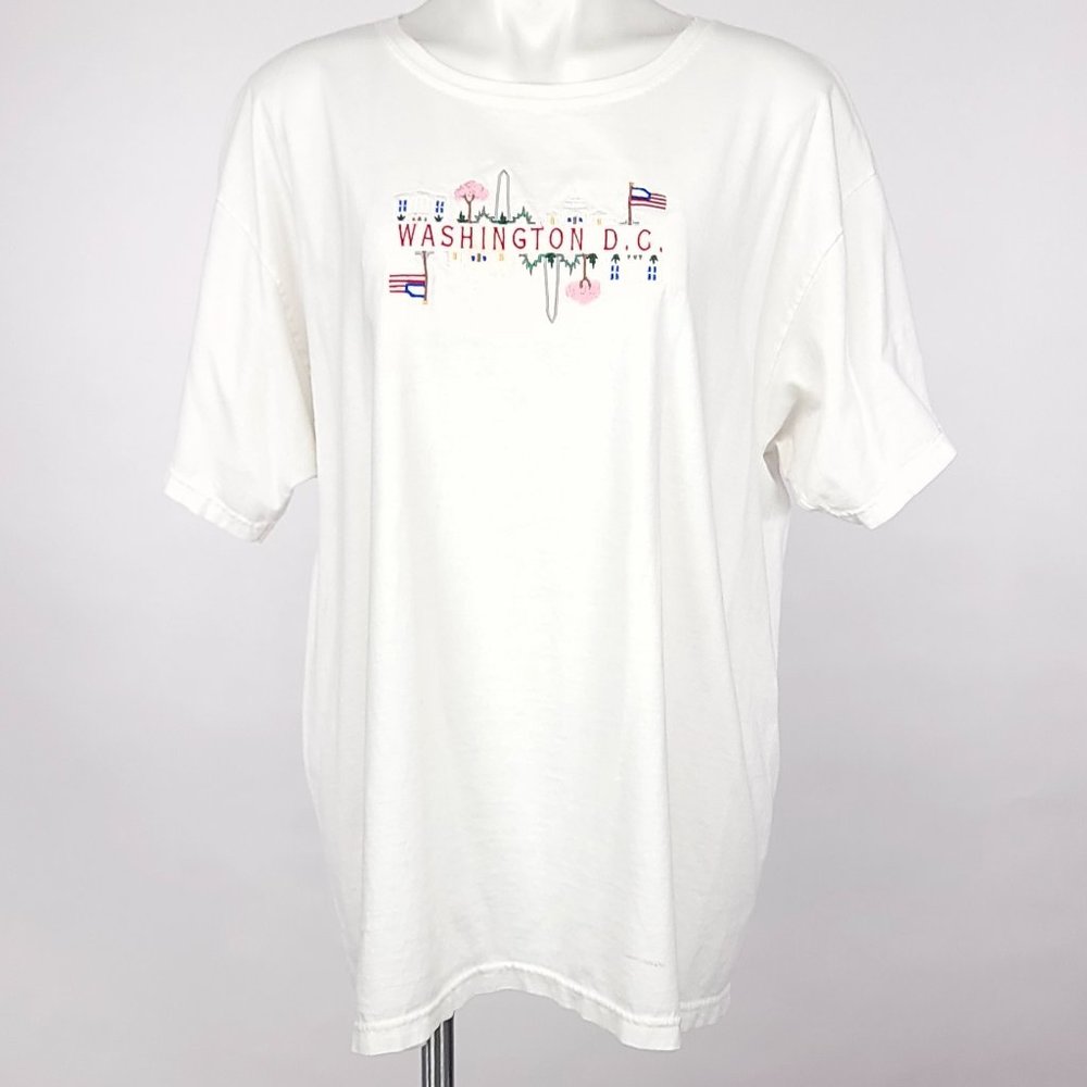 Desert Heat Washington D.C. Souvenir T-Shirt Mens XL White Retro Embroidered Tee